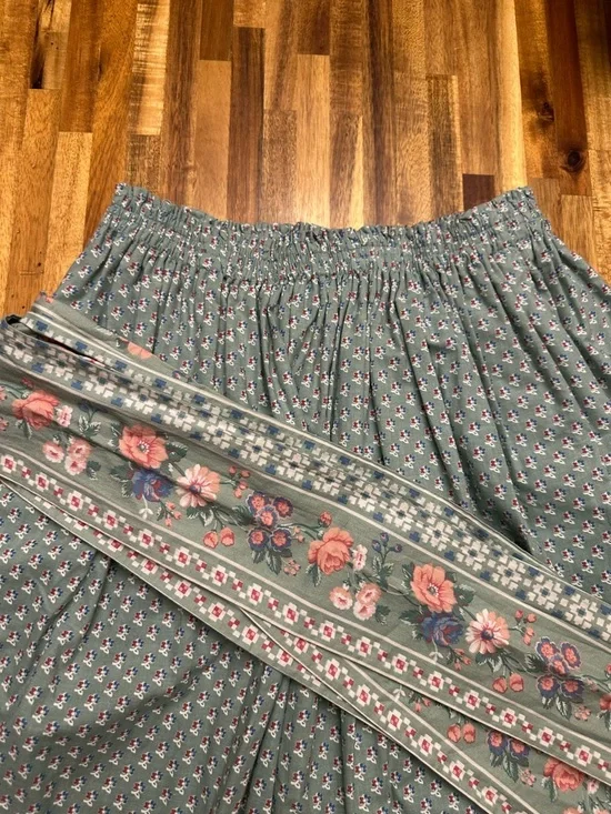 Vera Bradley “Green Mist” Floral Quilted Jacket and Skirt - Picture 3 of 6